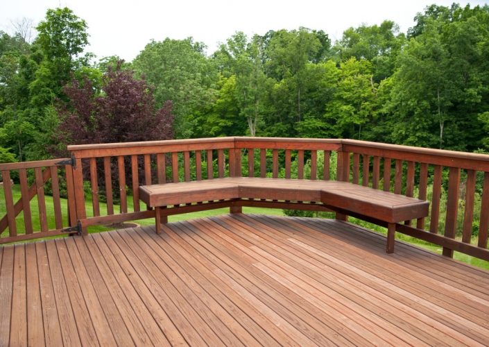 Outdoor-Deck-Design-With-magnificent-wooden-banister-rail-fences-with-simple-custom-wooden-