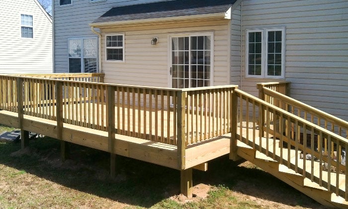 Chesterfield-backyard-deck-construction